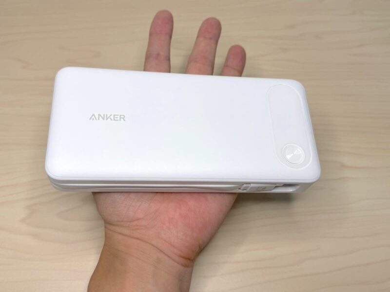 容量20000mAhともなるとサイズがかなりデカい