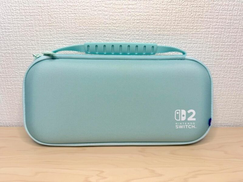 コンパクトで取っ手つきのスリムハードケース