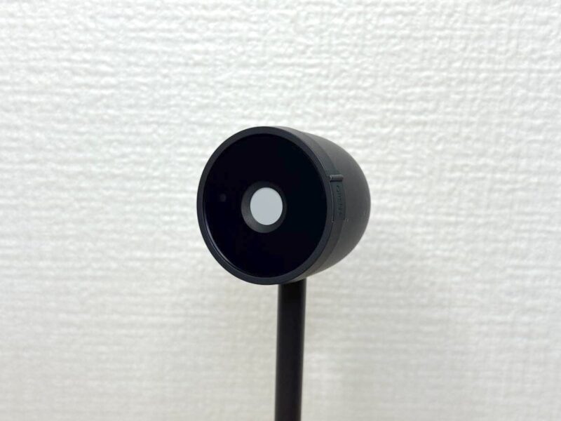 真ん中が白くなっていますが、これは物理シャッターが閉まった状態