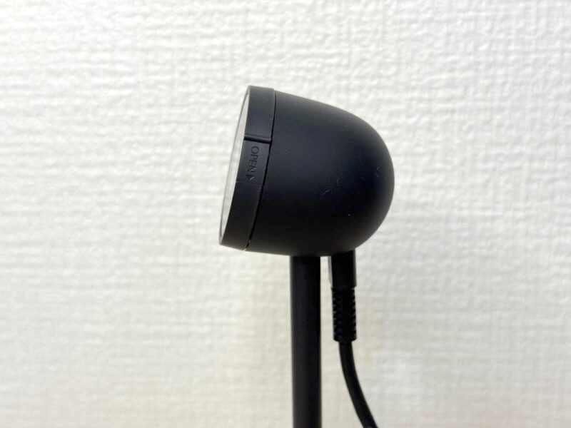 カメラに下からUSB-Cケーブルを差し込み、もう片方の端っこをSwitch 2に差し込めば準備完了