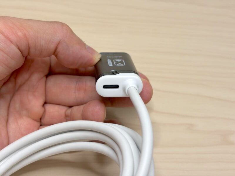 HDMI端子の逆側には、電源用のUSB-Cポート